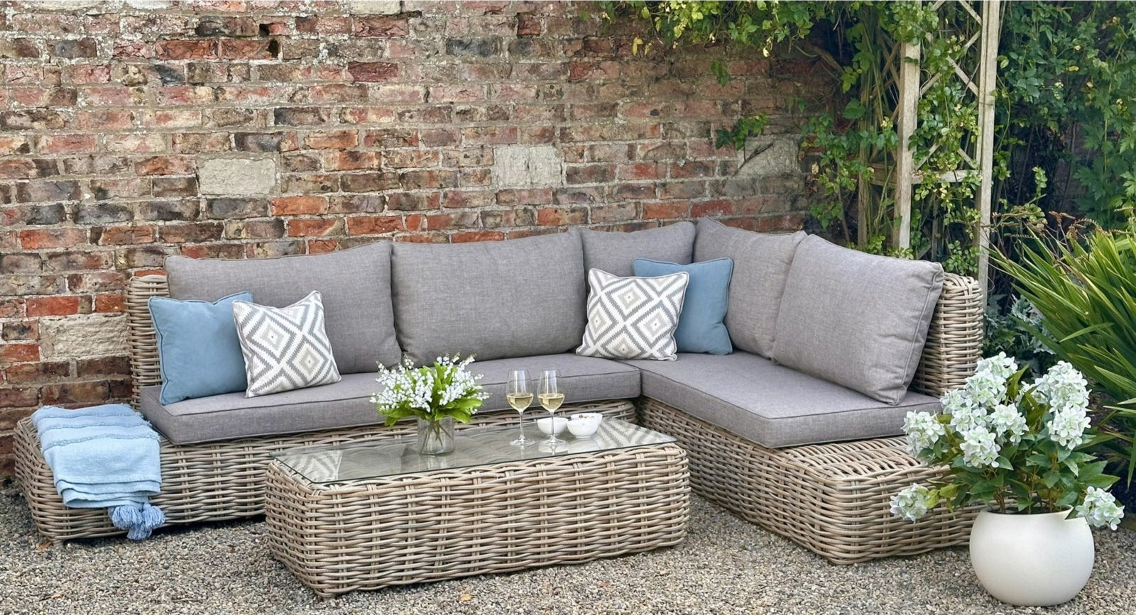 AMALFI COLLECTION Outdoor Large Corner Sofa and Table Set