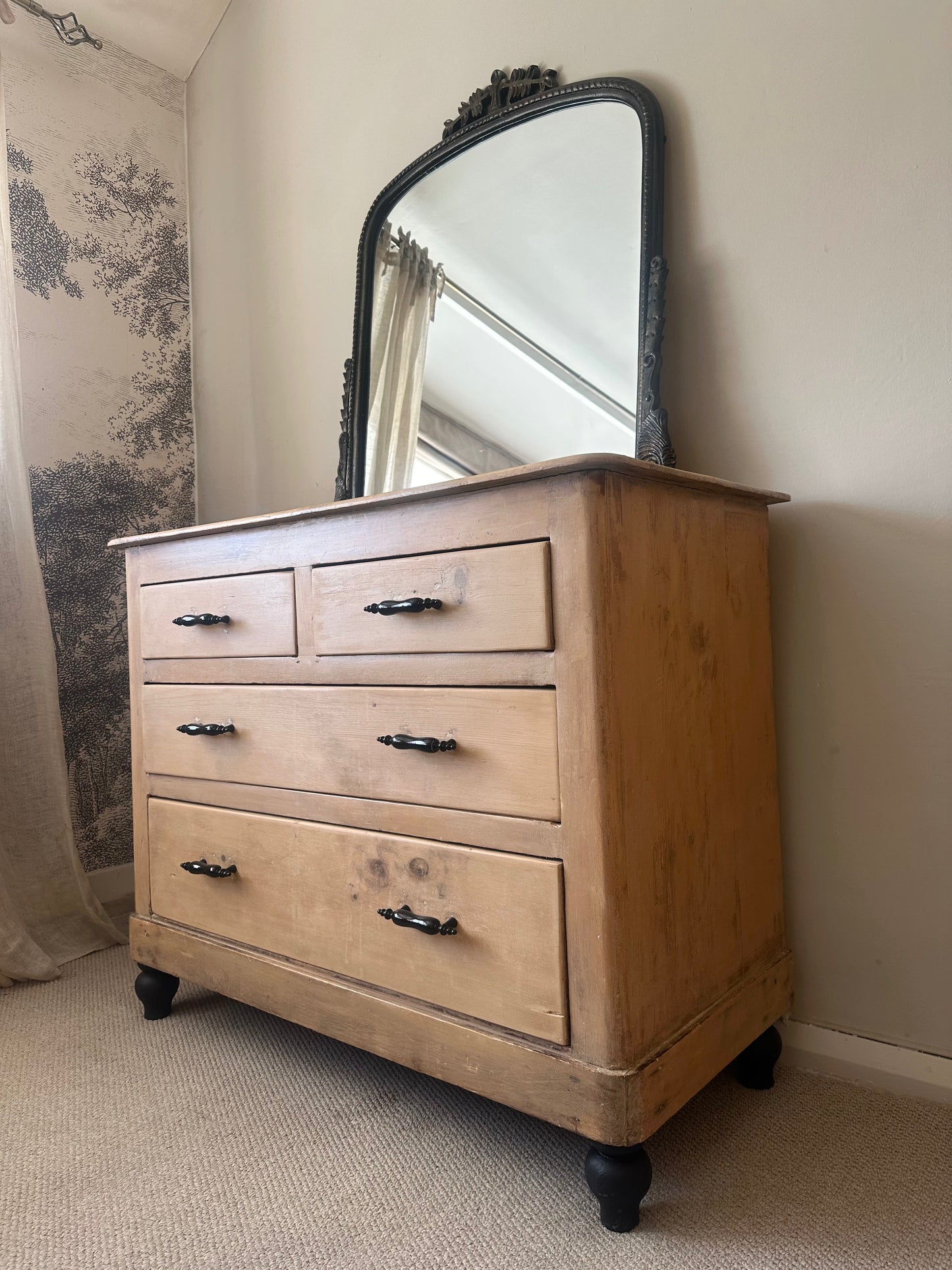 AUGUST | Antique Whitewash Pine 4 Drawer Chest TYFFI HOME