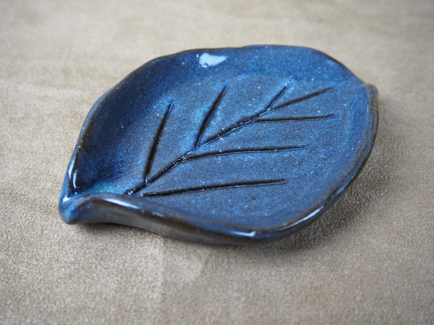 LINH | Handcrafted Ceramic Leaf from Northern Vietnam