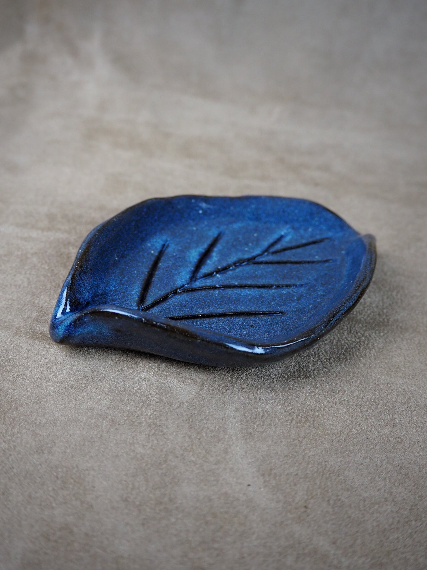 LINH | Handcrafted Ceramic Leaf from Northern Vietnam