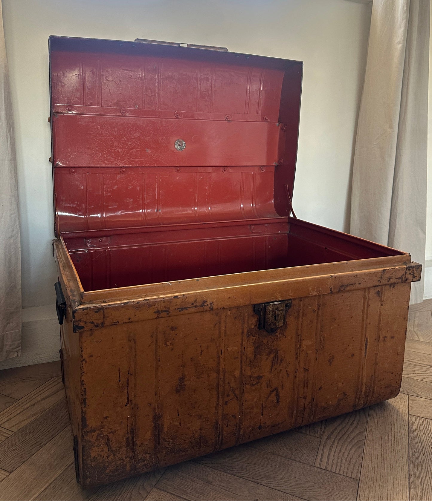 RON | Metal Storage Trunk